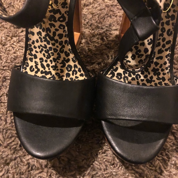 Shoes - Picture 4 of 8